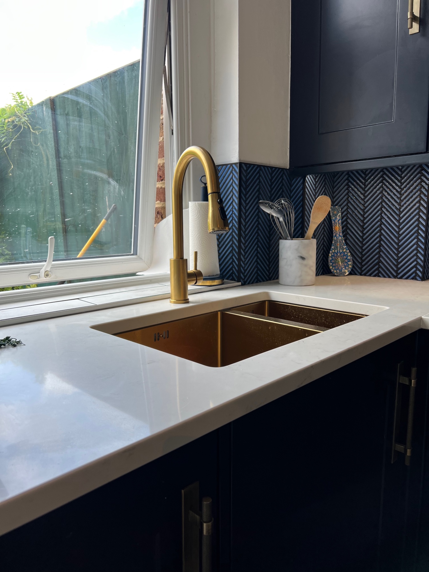 Brass undermount sink and matching tap set into the quartz worktop