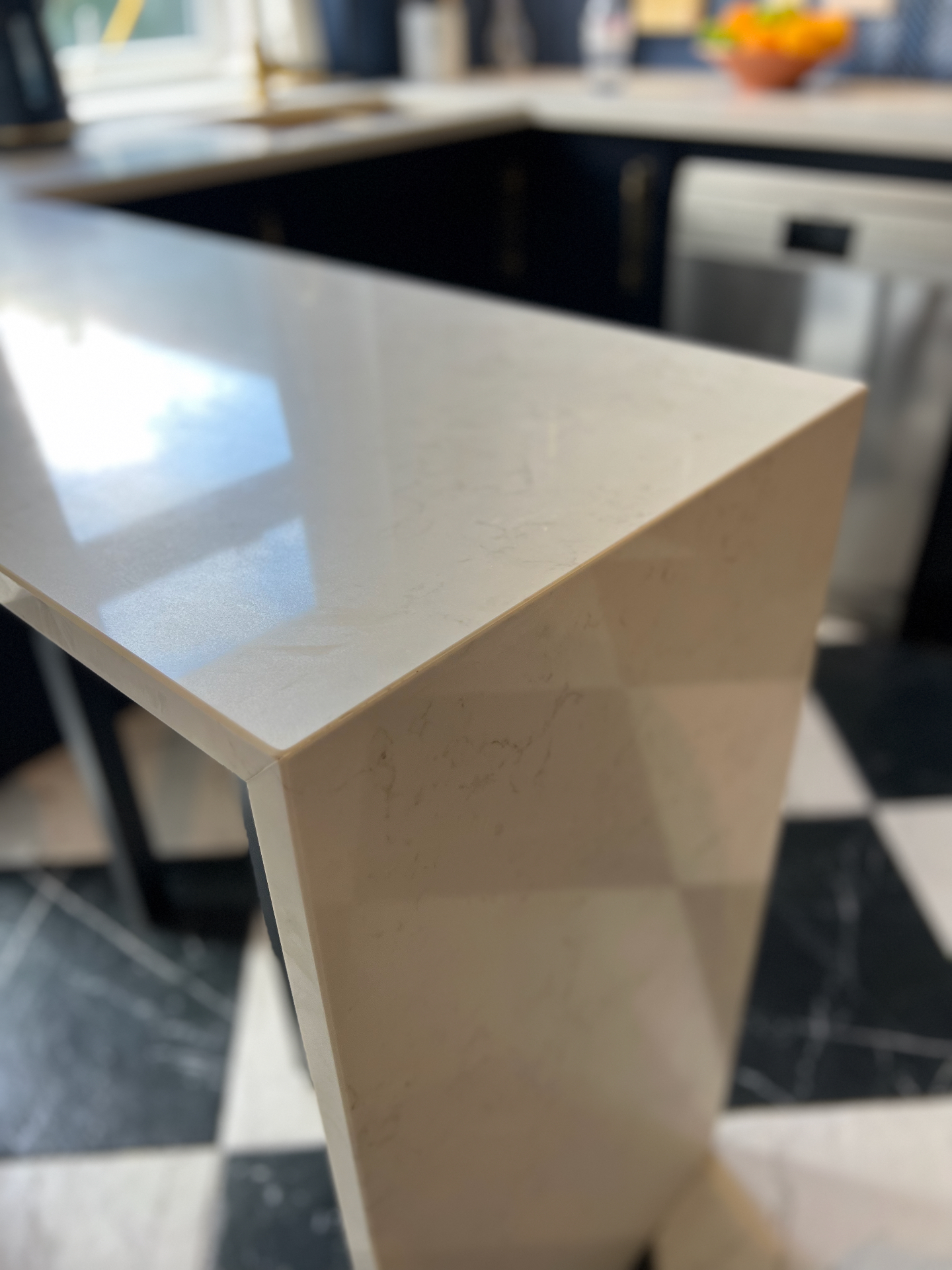 Quartz waterfall edge detail on the peninsula worktop